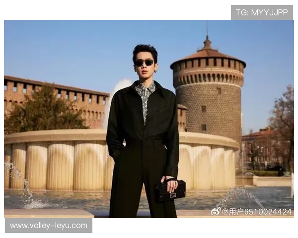 足球明星闪耀红毯 展现魅力与风采的完美瞬间